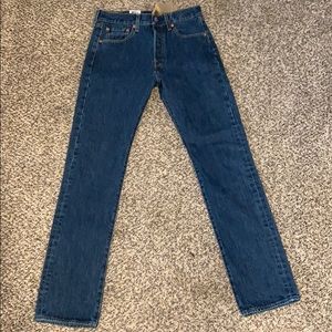 28x32 Levi Jeans